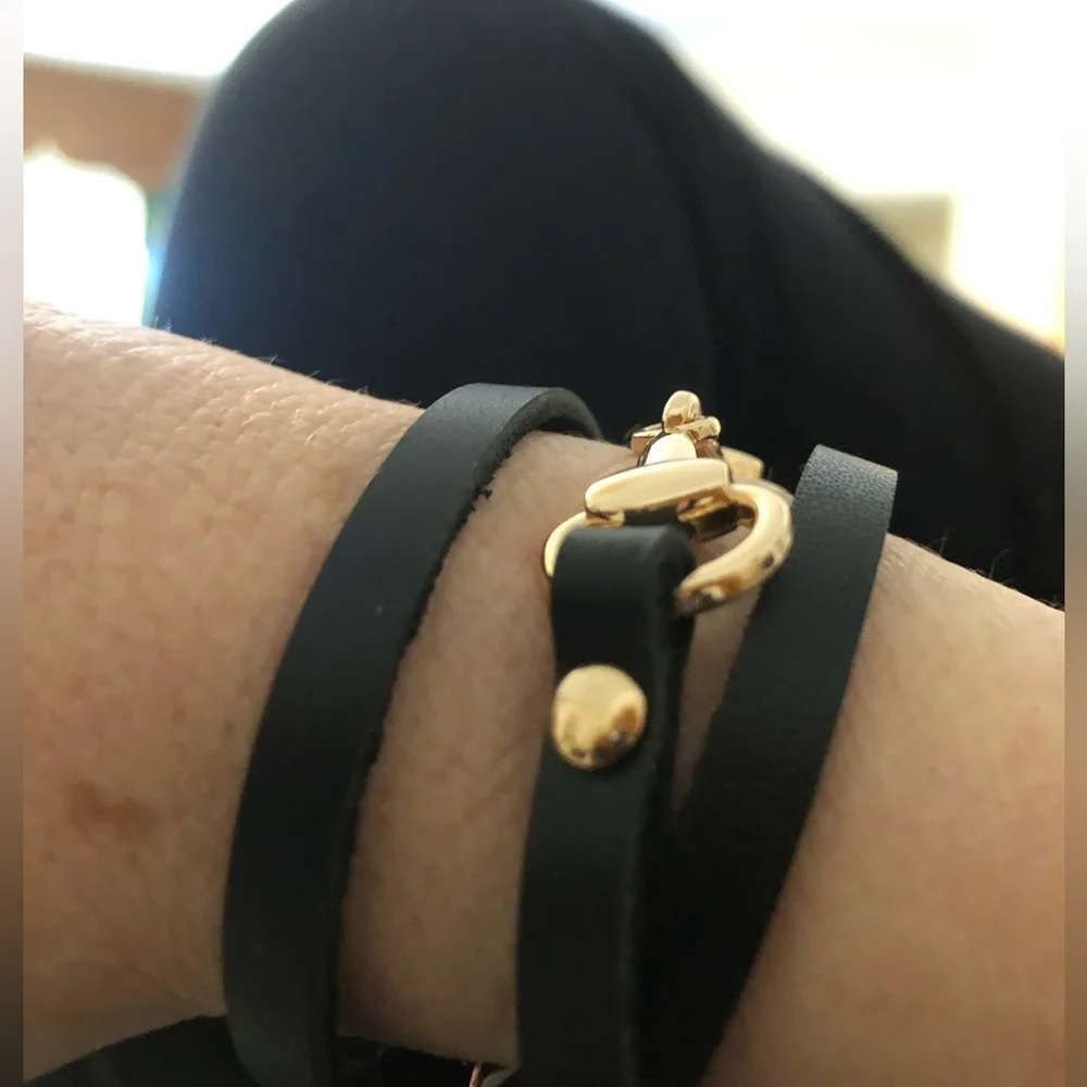 🌸Leather Horse Bit Bracelet Black or Brown, in Gold Tone - Picture 5 of 7